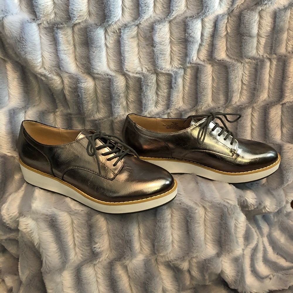 Steve Madden metallic bronze lace up oxfords.